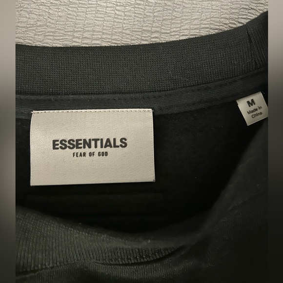Essential Pullover Black Crewneck - Picture 2 of 5
